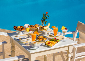 Breakfast by the pool